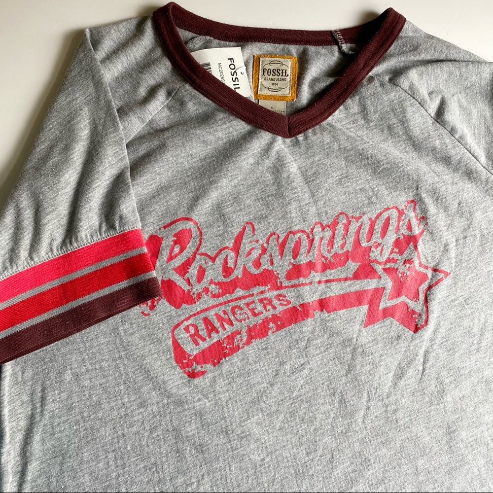 NWT Men’s Fossil Raglan V-neck Tee S